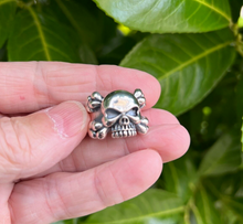 Load image into Gallery viewer, Skull Crossbone Ring