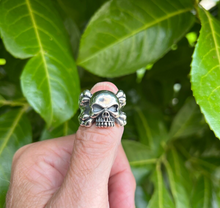 Load image into Gallery viewer, Skull Crossbone Ring