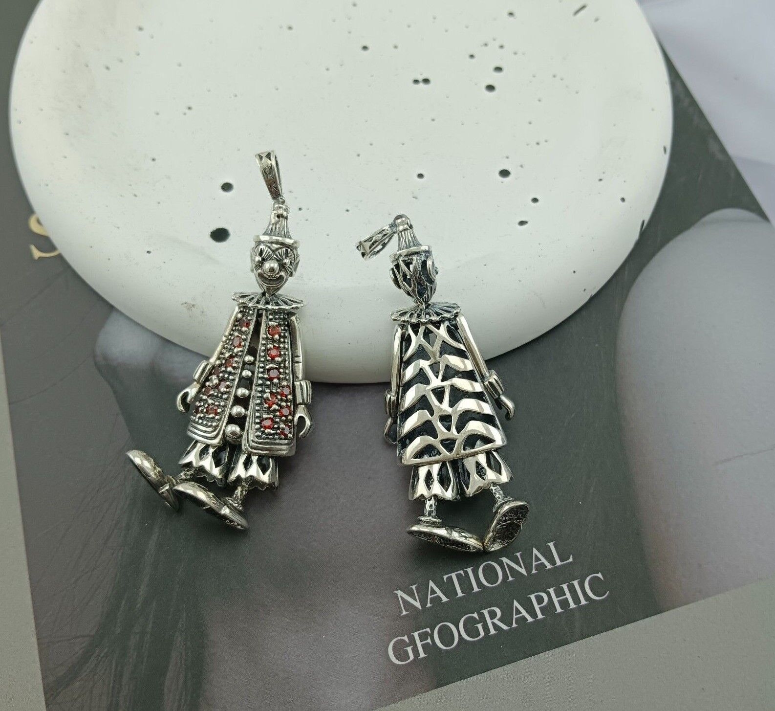 thumbnail interactive-video image 1 of 925 Sterling Silver 3D Dentist Chair Charm / Pendant - Unbranded 1 of 4