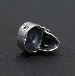 925 Hallmarked Sterling Silver Skull Ring With Crack Detail.