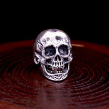 Load image into Gallery viewer, 925 Hallmarked Sterling Silver Skull Ring With Crack Detail.