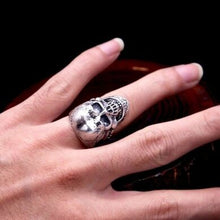 Load image into Gallery viewer, 925 Hallmarked Sterling Silver Skull Ring With Crack Detail.