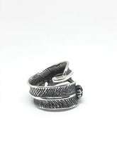 Load image into Gallery viewer, 925 Sterling  Hallmarked Silver Feather leaf Resizeable Ring With Fleur Design