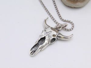 Large Hallmarked  925  Sterling Silver Bull Carcass Skull Pendant Necklace