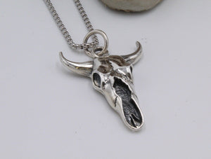 Large Hallmarked  925  Sterling Silver Bull Carcass Skull Pendant Necklace