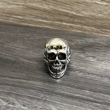 Load image into Gallery viewer, 925 Hallmarked Sterling Silver Skull Ring With Crack Detail.