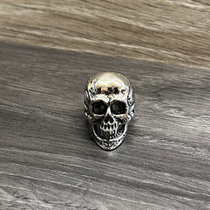 925 Hallmarked Sterling Silver Skull Ring With Crack Detail.