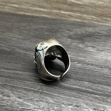 Load image into Gallery viewer, 925 Hallmarked Sterling Silver Skull Ring With Crack Detail.