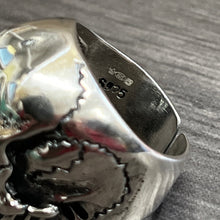 Load image into Gallery viewer, 925 Hallmarked Sterling Silver Skull Ring With Crack Detail.