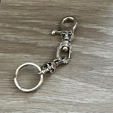 Load image into Gallery viewer, Skull Keyring