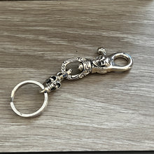 Load image into Gallery viewer, Skull Keyring