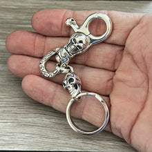 Load image into Gallery viewer, Skull Keyring