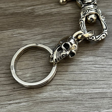 Load image into Gallery viewer, Skull Keyring