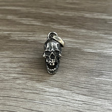 Load image into Gallery viewer, Oxidised Skull Pendant